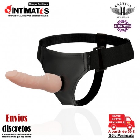 James · Arnés con pene realístico · Harness Attraction, que puedes adquirir en intimates.es "Tu Personal Shopper Erótico"